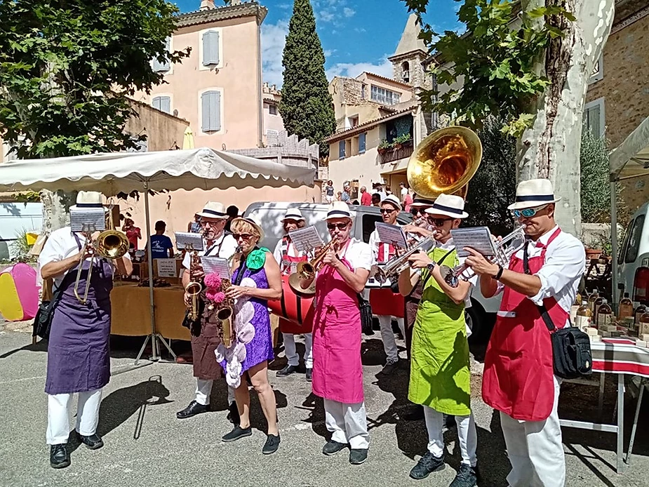 Fanfares/Pénas/Groupes de rue à partir de: